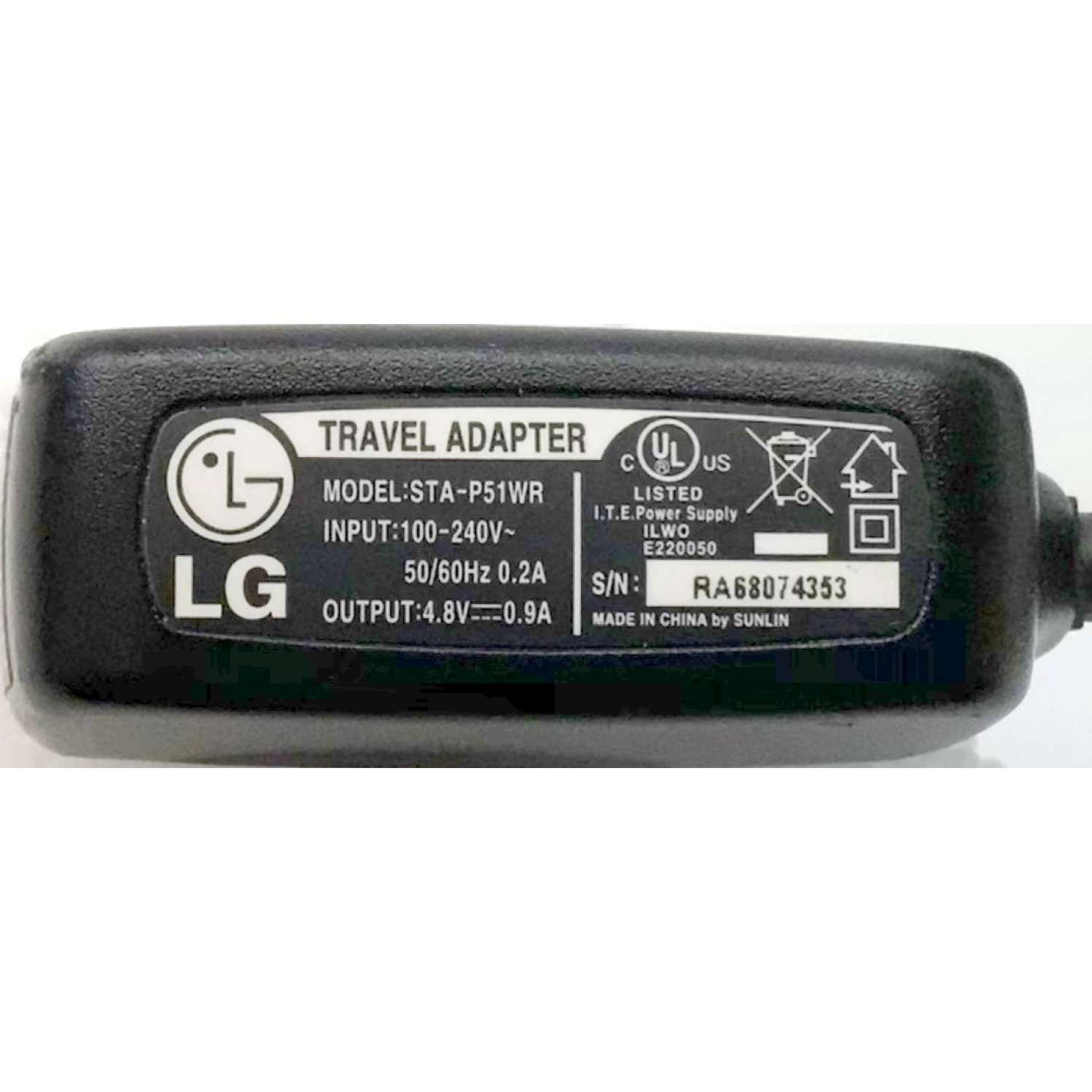 CARGADOR / ADAPTADOR DE FUENTE DE ALIMENTACION  LG  VCA-VCD / NUMERO DE PARTE STA-P51WR / ENTRADA VCA 100-120V~ 50/60HZ 0.2A / SALIDA VCD 4.8V 0.9A / E220050 / MODELO STA-P51WR - Imagen 2